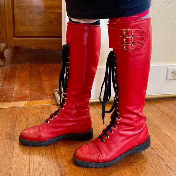 CHANEL One of a Kind A/W 1992 red leather lace up combat boots runway worn 38 - Picture 5 of 16